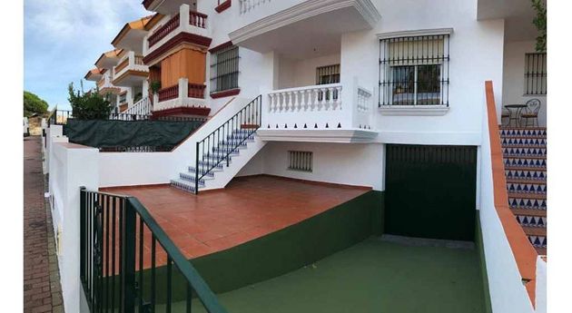 Foto 1 de Venta de casa adosada en Moguer de 4 habitaciones con terraza y garaje