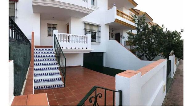 Foto 2 de Casa adossada en venda a Moguer de 4 habitacions amb terrassa i garatge