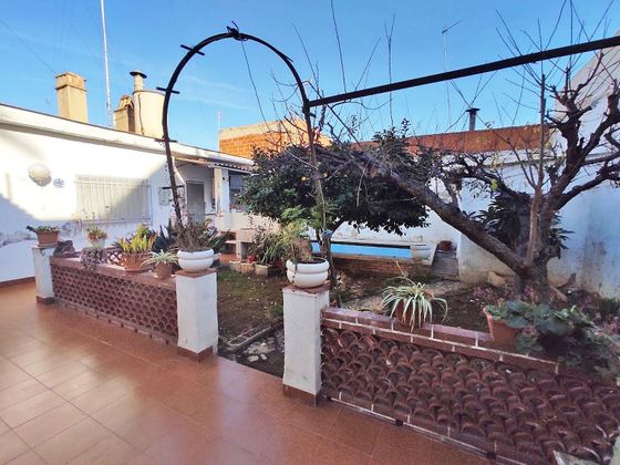 Foto 1 de Casa adosada en venta en Riba-roja de Túria de 3 habitaciones con terraza y piscina