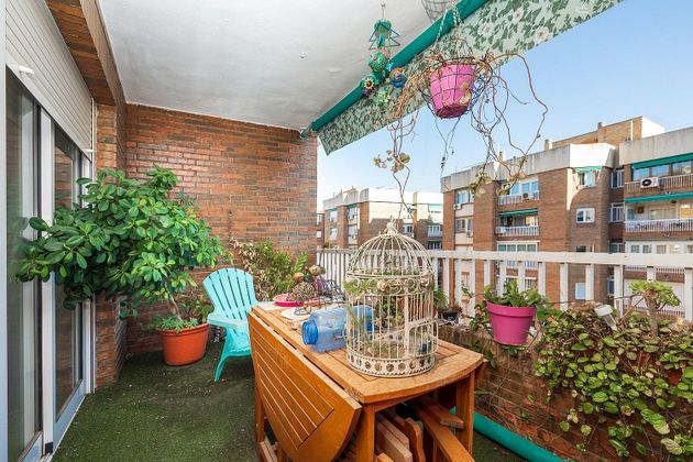 Foto 2 de Pis en venda a calle Alminares del Genil de 4 habitacions amb terrassa i piscina