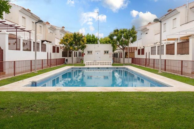 Foto 1 de Xalet en venda a calle De Los Tramposos de 4 habitacions amb terrassa i piscina