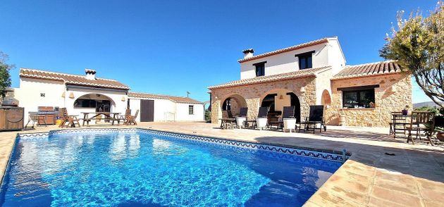 Foto 2 de Venta de casa rural en Teulada Pueblo de 5 habitaciones con terraza y piscina