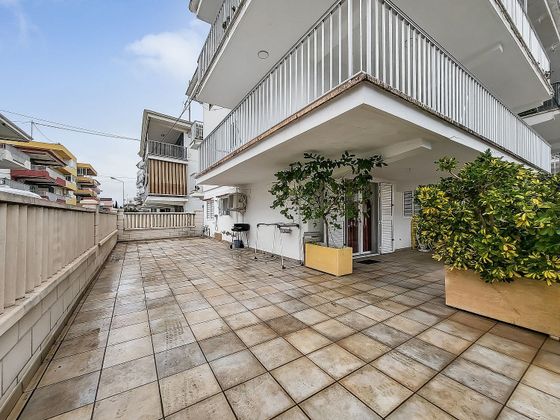 Foto 1 de Piso en venta en Oliva Playa de 2 habitaciones con terraza y aire acondicionado