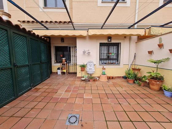 Foto 1 de Casa en venta en Huerta Rosales - Valdepasillas de 6 habitaciones con terraza y garaje