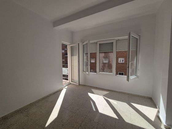 Foto 2 de Venta de piso en La Estación de 3 habitaciones con terraza y balcón