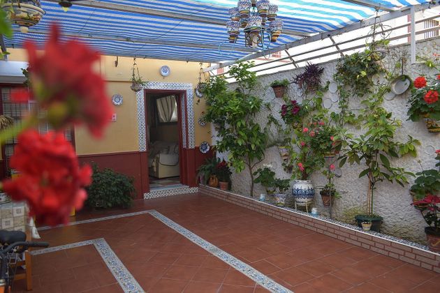 Foto 2 de Casa adossada en venda a Benacazón de 4 habitacions amb terrassa i aire acondicionat
