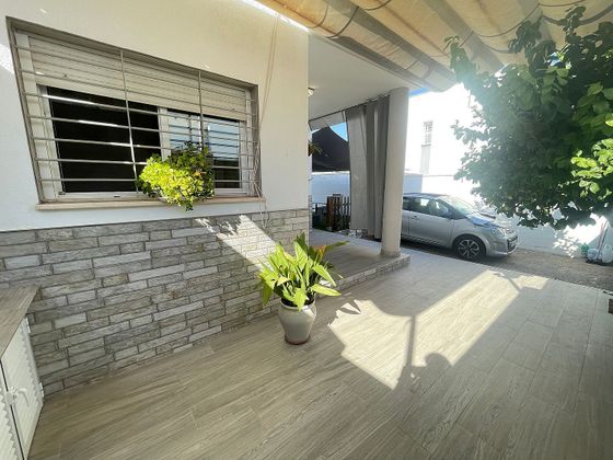 Foto 1 de Casa en venta en Bollullos de la Mitación de 3 habitaciones con terraza y piscina