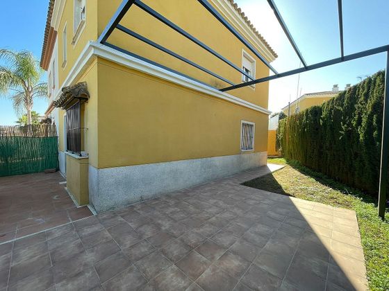Foto 1 de Casa en venda a Villanueva del Ariscal de 3 habitacions amb aire acondicionat