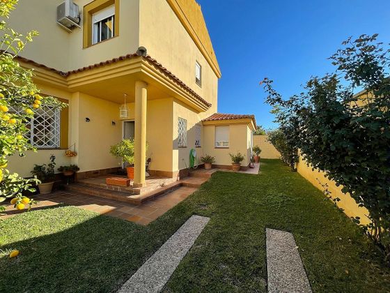 Foto 1 de Casa en venda a Salteras de 3 habitacions amb terrassa i jardí