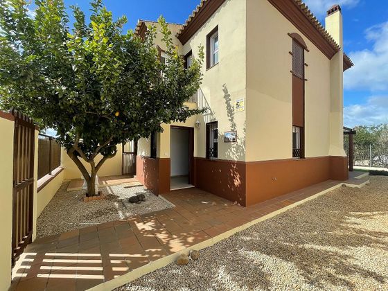 Foto 1 de Casa en venda a Bollullos de la Mitación de 4 habitacions amb piscina i jardí