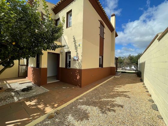 Foto 2 de Casa en venda a Bollullos de la Mitación de 4 habitacions amb piscina i jardí