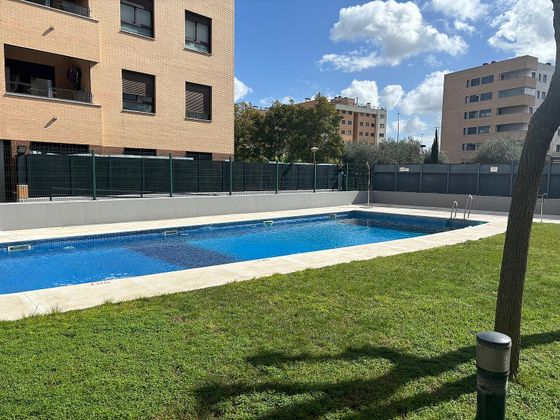 Foto 1 de Pis en venda a Nuevo Bulevar de 3 habitacions amb piscina i garatge