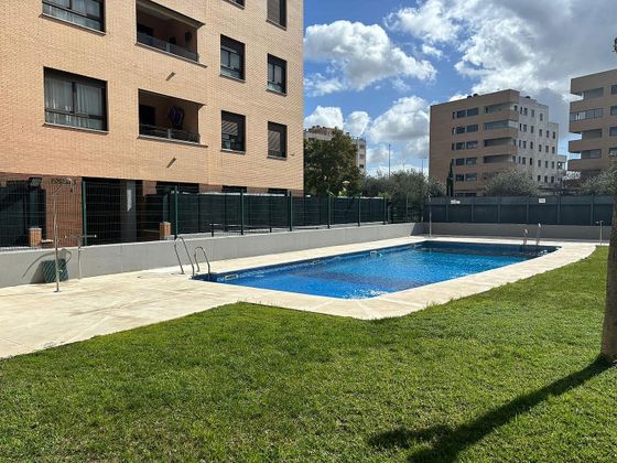 Foto 2 de Pis en venda a Nuevo Bulevar de 3 habitacions amb piscina i garatge