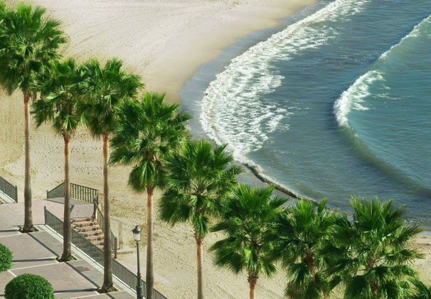 Foto 1 de Local en venta en Playa Bajadilla - Puertos con terraza y aire acondicionado