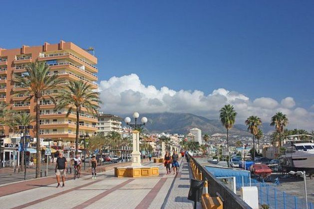 Foto 1 de Alquiler de local en Zona Puerto Deportivo con terraza y aire acondicionado