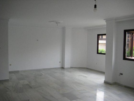 Foto 1 de Piso en venta en Melilla de 5 habitaciones con garaje y ascensor