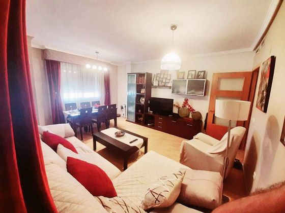 Foto 1 de Piso en venta en Melilla de 3 habitaciones con terraza y garaje
