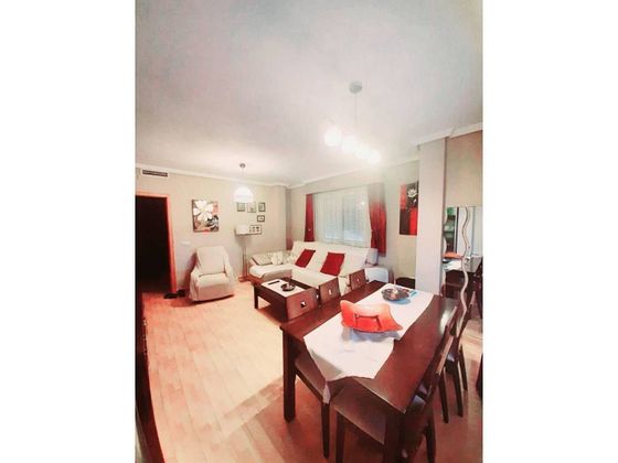 Foto 2 de Piso en venta en Melilla de 3 habitaciones con terraza y garaje