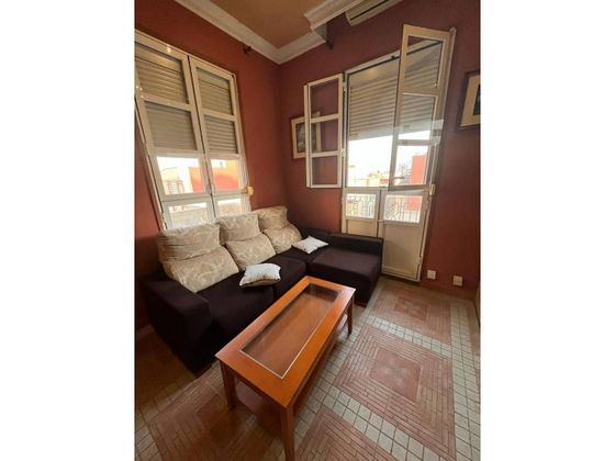 Foto 2 de Piso en alquiler en Melilla de 2 habitaciones con muebles y balcón