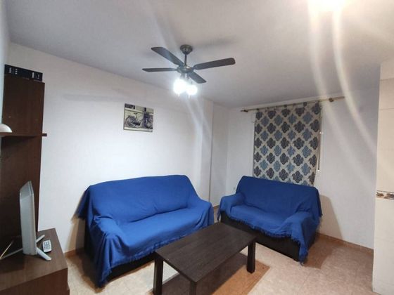 Foto 1 de Pis en lloguer a Melilla de 1 habitació amb mobles i balcó