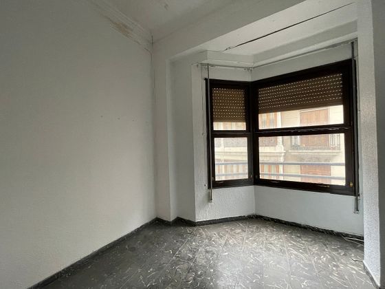 Foto 1 de Venta de piso en calle De María Cristina de 6 habitaciones con ascensor