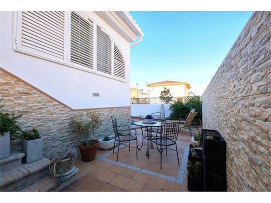 Foto 2 de Xalet en venda a calle Vendimia de 3 habitacions amb terrassa i piscina