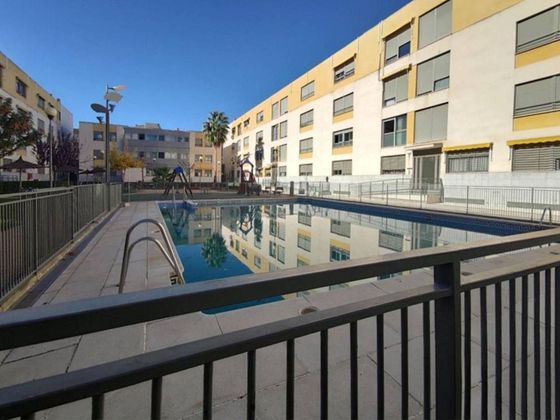 Foto 1 de Venta de piso en calle Villa de Oña de 4 habitaciones con terraza y piscina