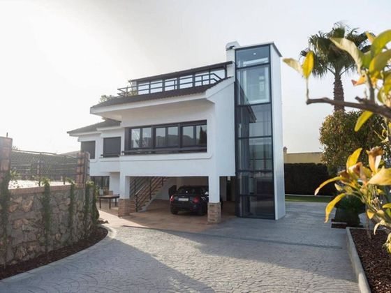 Foto 2 de Xalet en venda a calle Condado de Huelva de 4 habitacions amb terrassa i piscina