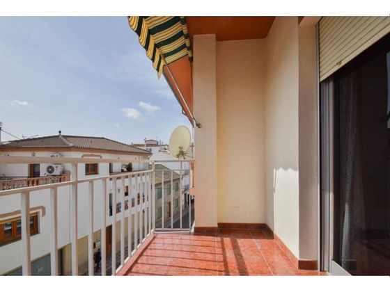 Foto 2 de Venta de piso en calle Doctor Ramón y Cajal de 3 habitaciones con terraza