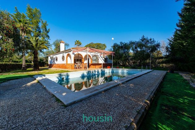 Foto 2 de Xalet en venda a Carmona de 4 habitacions amb terrassa i piscina