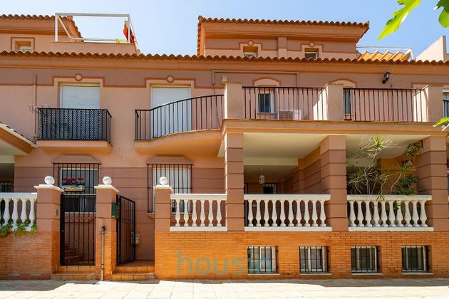 Foto 2 de Casa en venda a Centro - Tomares de 5 habitacions amb terrassa i piscina