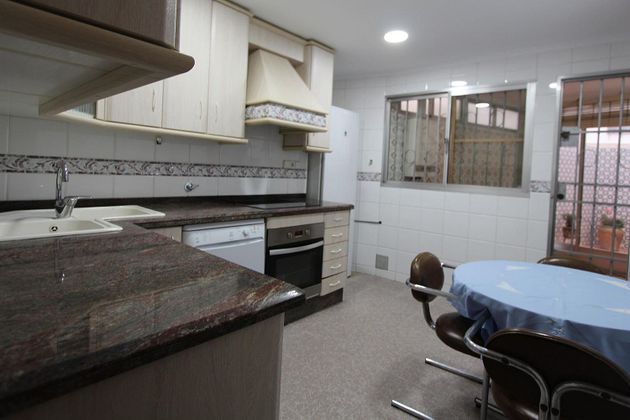 Foto 2 de Piso en venta en Arrancapins de 3 habitaciones con terraza y garaje
