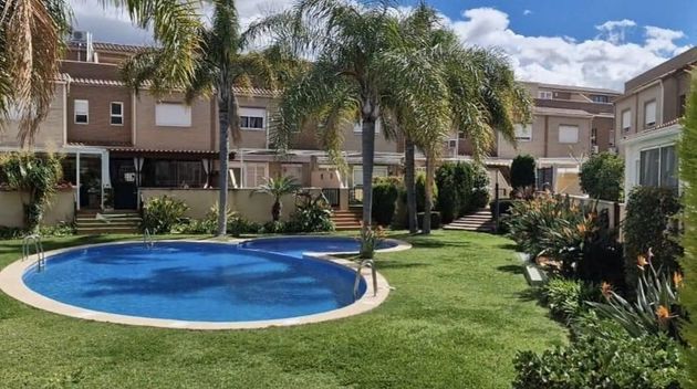Foto 1 de Casa en venda a San Antonio de Benagéber de 4 habitacions amb terrassa i piscina