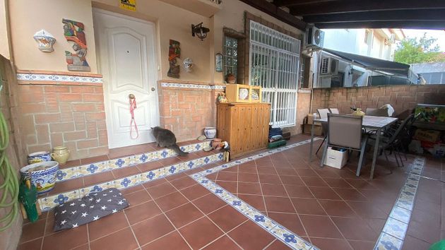 Foto 2 de Casa en venda a Montequinto de 3 habitacions amb terrassa i piscina