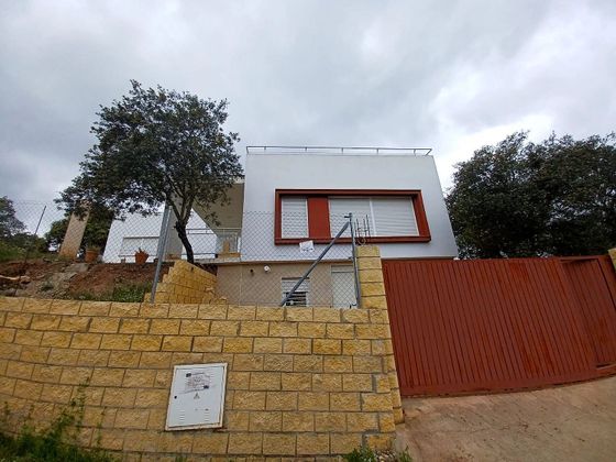 Foto 1 de Venta de chalet en Guillena de 3 habitaciones con terraza y piscina