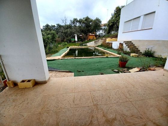 Foto 2 de Venta de chalet en Guillena de 3 habitaciones con terraza y piscina