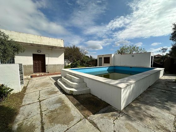 Foto 1 de Venta de chalet en Carmona de 1 habitación con piscina