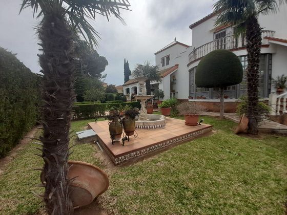 Foto 1 de Xalet en venda a Montequinto de 5 habitacions amb terrassa i piscina