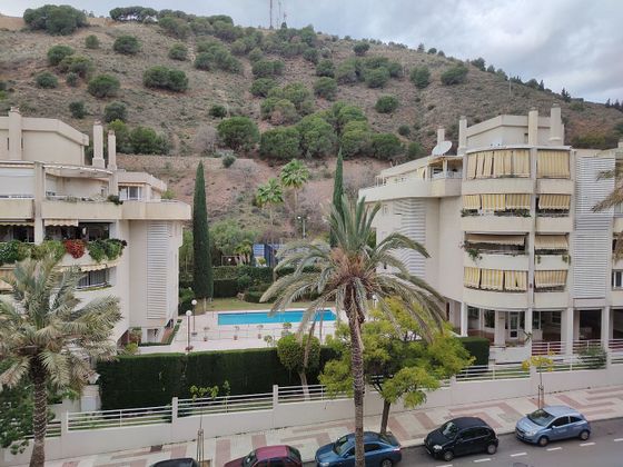 Foto 2 de Pis en venda a El Mayorazgo - El Limonar de 3 habitacions amb terrassa i piscina