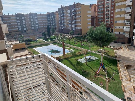Foto 2 de Piso en venta en calle Bulevar de 4 habitaciones con terraza y piscina