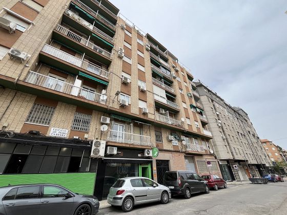 Foto 2 de Venta de piso en Avda de Madrid - Pº de la Estación de 4 habitaciones con garaje y balcón
