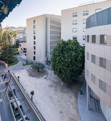 Foto 2 de Venta de piso en Juan Carlos I de 3 habitaciones con balcón y aire acondicionado