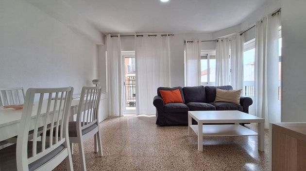 Foto 2 de Piso en alquiler en Alcantarilla de 4 habitaciones con muebles y balcón