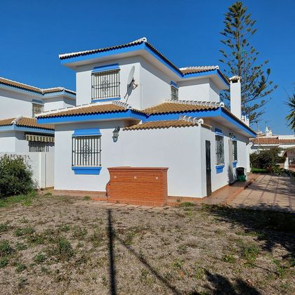Foto 2 de Casa en venda a calle Sector K de 4 habitacions amb terrassa i piscina
