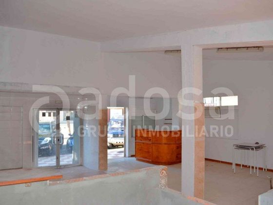 Foto 1 de Local en venta en Nueva Andalucía centro con aire acondicionado