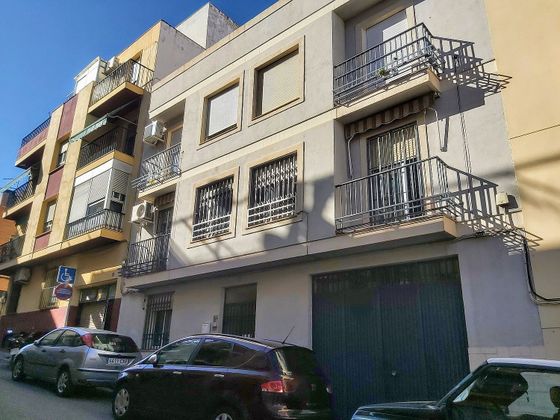 Foto 1 de Edifici en venda a calle Guadalquivir de 127 m²