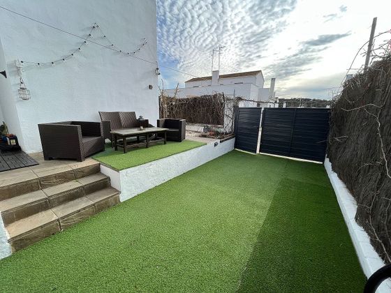Foto 2 de Casa adossada en venda a calle Tomillo de 3 habitacions amb terrassa i jardí