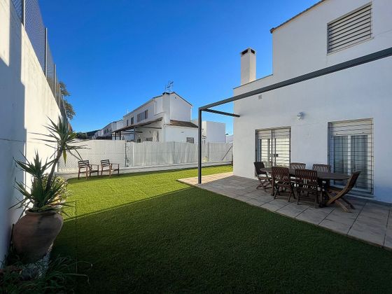 Foto 1 de Casa adossada en venda a calle Tomillo de 3 habitacions amb terrassa i jardí