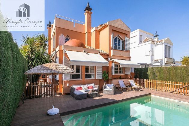 Foto 1 de Xalet en venda a calle Mirador de la Reina de 5 habitacions amb terrassa i piscina