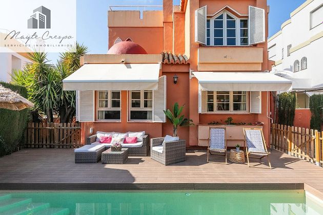 Foto 2 de Xalet en venda a calle Mirador de la Reina de 5 habitacions amb terrassa i piscina